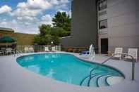Swimming Pool La Quinta Inn By Wyndham Roanoke Salem