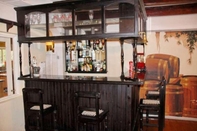 Bar, Cafe and Lounge Alpine Inn