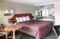 Bedroom Days Inn by Wyndham Liverpool/Syracuse