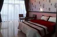 Kamar Tidur Strawberry Garden Hotel