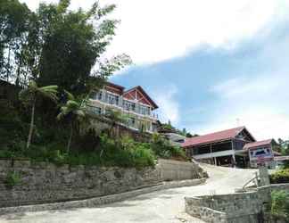 Bên ngoài 2 Strawberry Garden Hotel