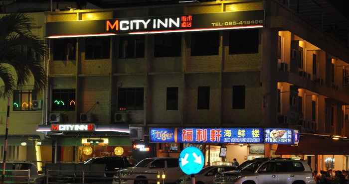 Bên ngoài MCity Inn