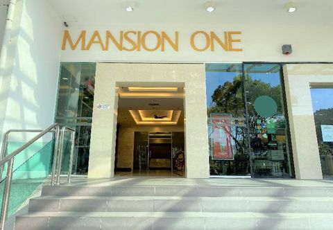 Exterior Mansion One Room Suite