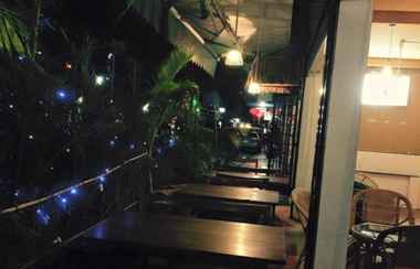 Restoran 2 Garden Guest House