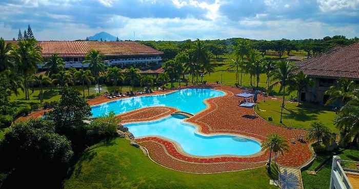 Kolam Renang The Suites at Mount Malarayat