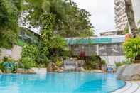 Kolam Renang H BEACH SUITE