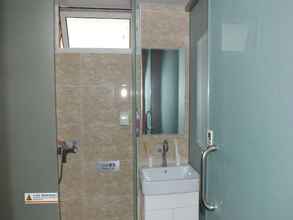 In-room Bathroom 4 Super 8 Beijing Sanlitun Branch