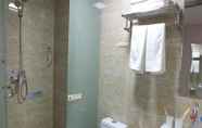 Toilet Kamar 6 Super 8 Beijing Sanlitun Branch