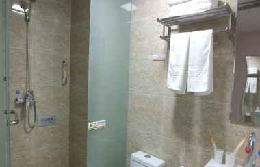 In-room Bathroom 2 Super 8 Beijing Sanlitun Branch