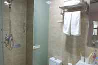 In-room Bathroom Super 8 Beijing Sanlitun Branch