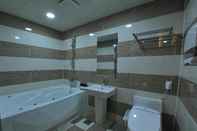 Toilet Kamar Hotel The Grang Nampo