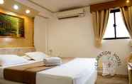 Kamar Tidur 2 Clarkton Hotel