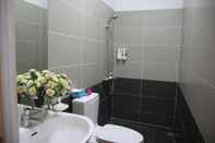 In-room Bathroom ZIM S HOUSE HOSTEL AND HOMESTAY