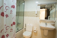 In-room Bathroom Travellers Hotel Apartment