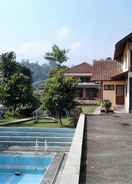 SWIMMING_POOL Villa Tunas Alam Mutiara