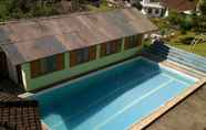Hồ bơi 3 Villa Tunas Alam Mutiara