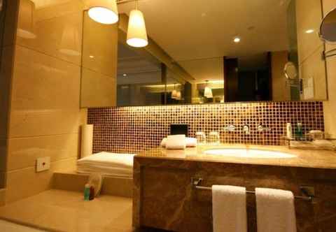 In-room Bathroom Zhangjiagang Guomao Hotel
