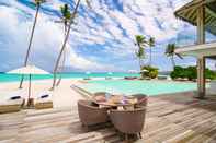 Swimming Pool Baglioni Resort Maldives