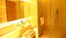 In-room Bathroom 2 BEDOM APARTMENTS QUANCHENG PLAZA JINAN