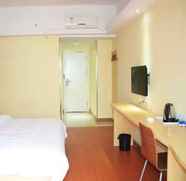 Bedroom 3 7 DAYS INN SHENZHEN LONGCHENG SQUARE SUBWAY STATIO