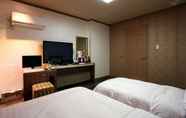 Bedroom 4 Chuncheon Tourist Hotel