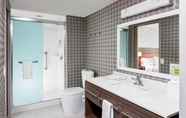 Bilik Mandi dalam Bilik 5 Home2 Suites by Hilton North Charleston University