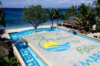 Kolam Renang Tamaraw Beach Resort