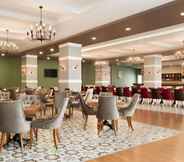 Restaurant 5 Hawthorn Suites by Wyndham Cerkezkoy