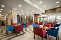 Quầy bar, cafe và phòng lounge Ramada by Wyndham Mersin