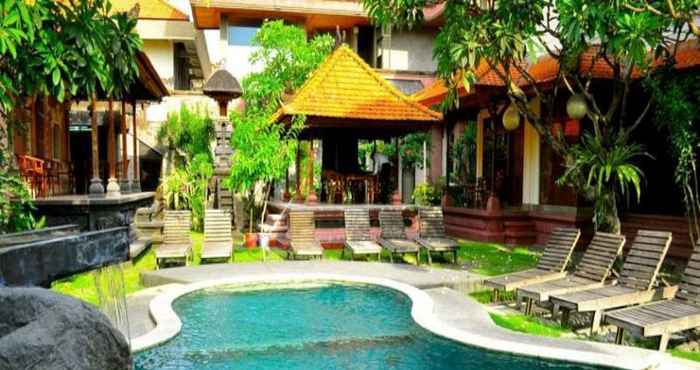 Kolam Renang Si Doi Hotel