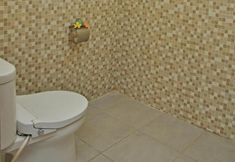 In-room Bathroom 6 Astiti Guest House Salon and Spa