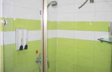 In-room Bathroom 2 7 Days Inn Changsha Furong Square 2