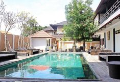 Swimming Pool 4 Mirah Hostel