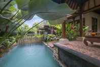 สระว่ายน้ำ Virmas Private Villa