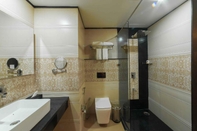 In-room Bathroom Costa Riviera Hotel