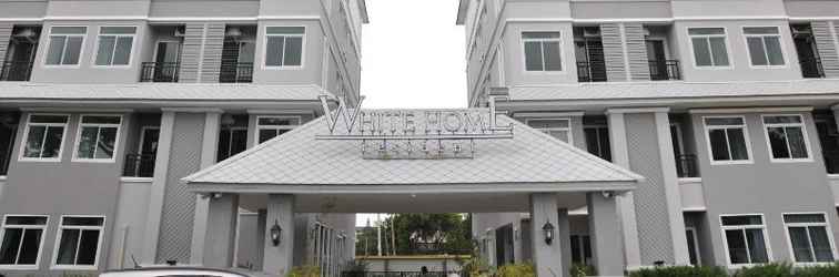 ภายนอกอาคาร White Home Residence