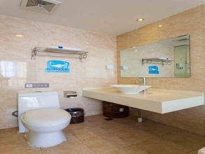 In-room Bathroom 4 7 Days Inn Shanghai Anting Subway Station Branch