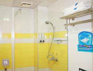 In-room Bathroom 2 7 DAYS INN NANJING CHANGLE ROAD