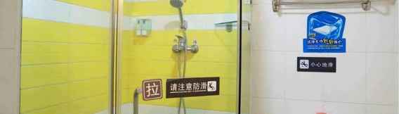 In-room Bathroom 3 7 DAYS INN NANJING CHANGLE ROAD