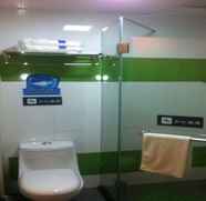 In-room Bathroom 3 7 Days Inn Haier Industry Zone Baolong Plaza