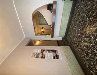 Lobi 2 Suites Alcazar