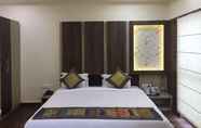 Kamar Tidur 3 Dwivedi Hotels Sri Omkar Palace