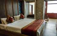 Kamar Tidur 7 Dwivedi Hotels Sri Omkar Palace