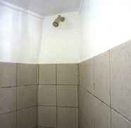 Toilet Kamar 2 St. Bernard Beach Resort