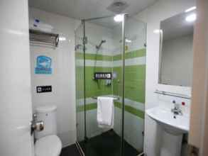 In-room Bathroom 4 7 Days Inn Nanchang Ru Zi Road
