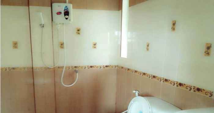 In-room Bathroom Samet Inn