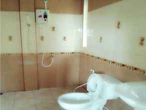 In-room Bathroom 4 Samet Inn
