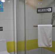 Toilet Kamar 2 7 DAYS INN CHENGDU NORTH RAILWAY STATION WUKUAISHI