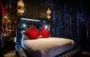 Kamar Tidur 5 Crazy Bear Hotel Beaconsfield