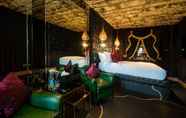 Kamar Tidur 3 Crazy Bear Hotel Beaconsfield